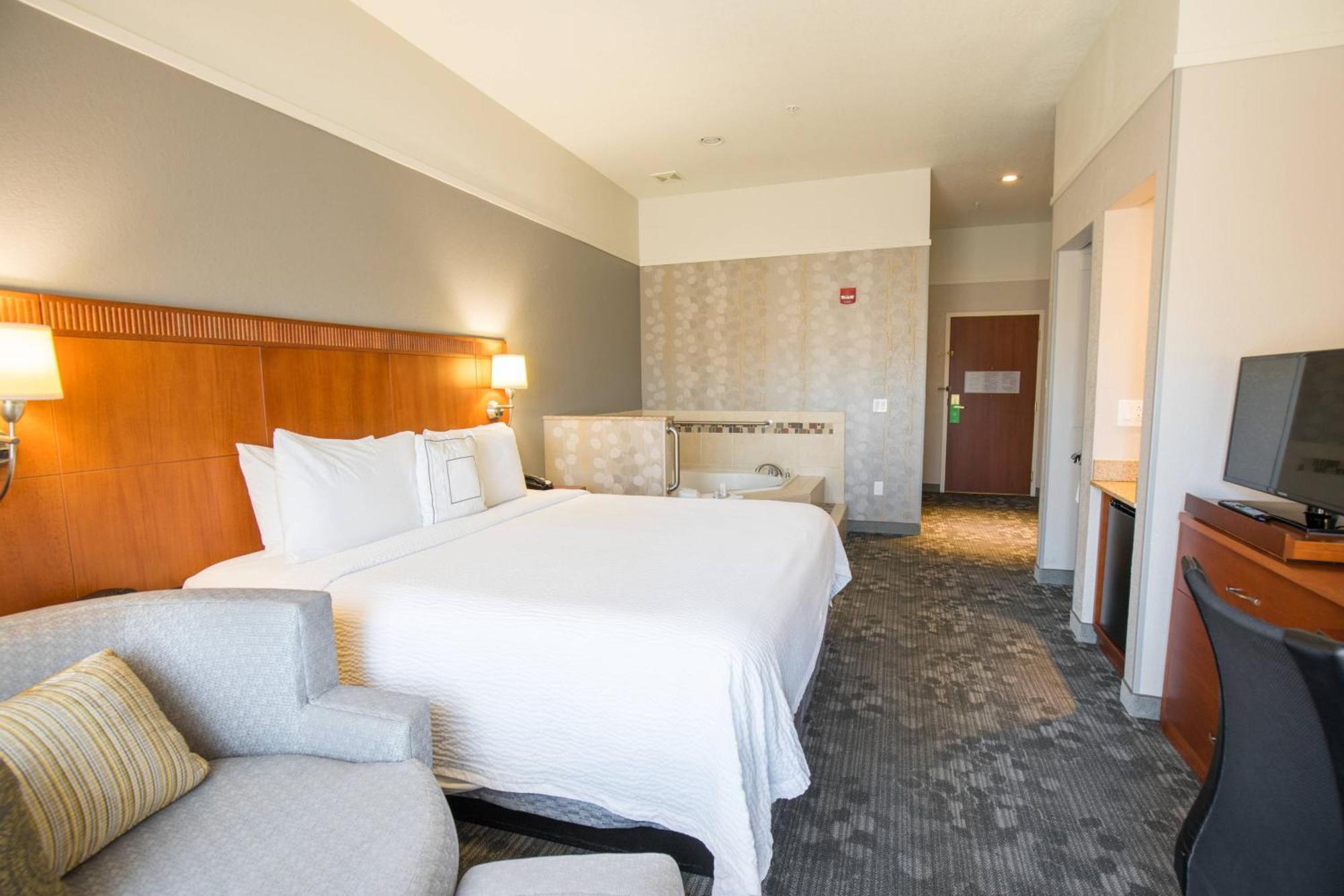 Courtyard By Marriott Merced Exterior photo